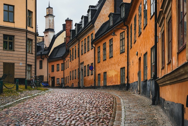 beautiful narrow street lined with colorful historic buildings in gamla stan, stockholm stockholm, county, sweden 600x403 pexels damir 32744583
