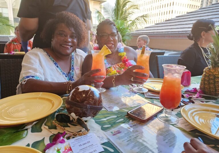 Gallery tymeless gallery hawaii luau toast duo