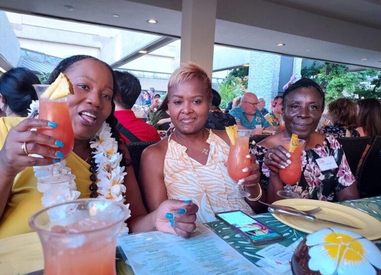 Gallery tymeless gallery hawaii luau toast trio